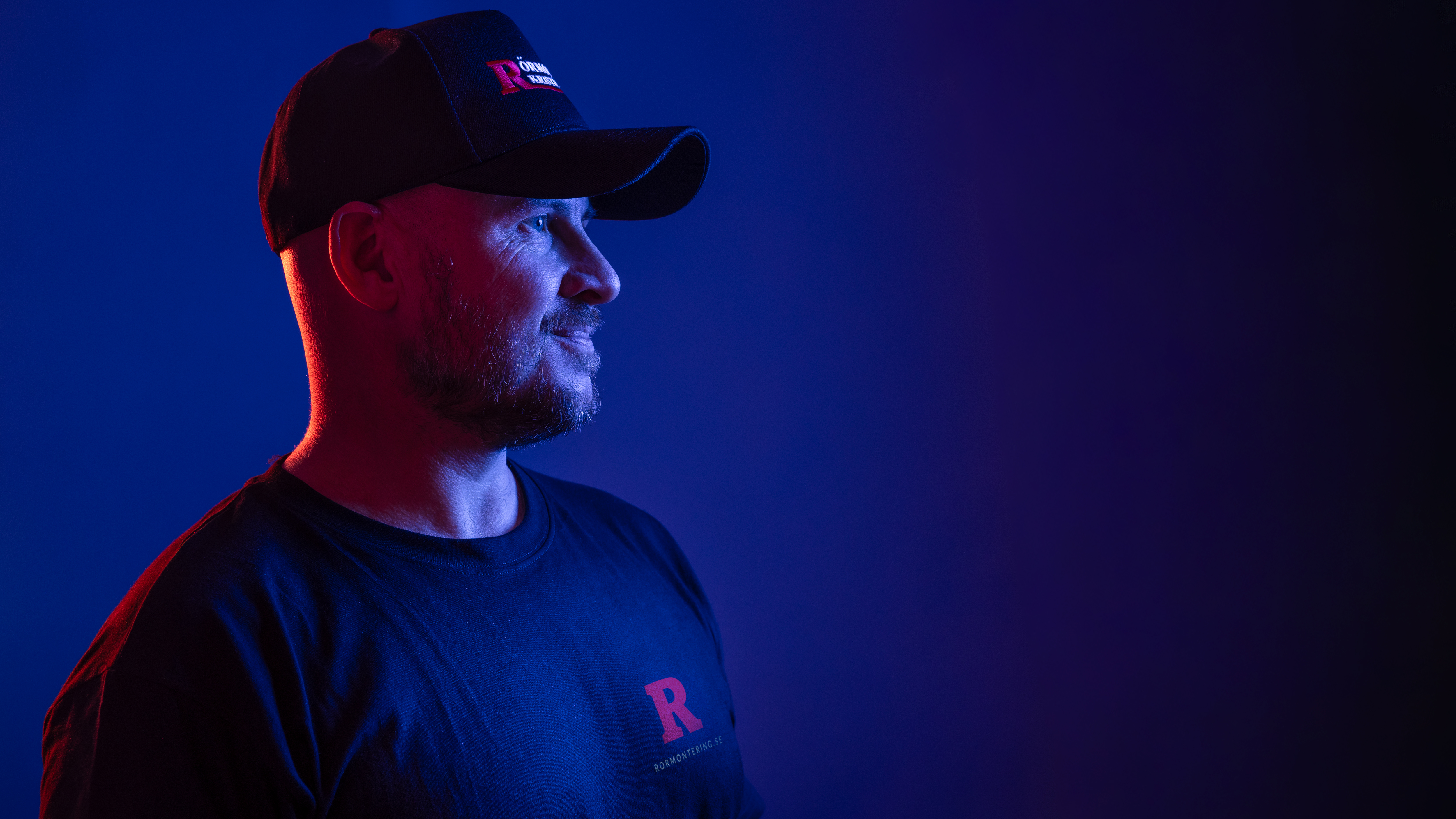 Porträtt av certifierad rörmokare på Rörmontering